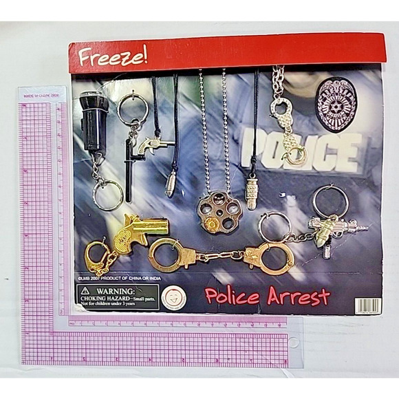 Vintage Vending Display Board Freeze! Police Pretend 0486 - Picture 1 of 2